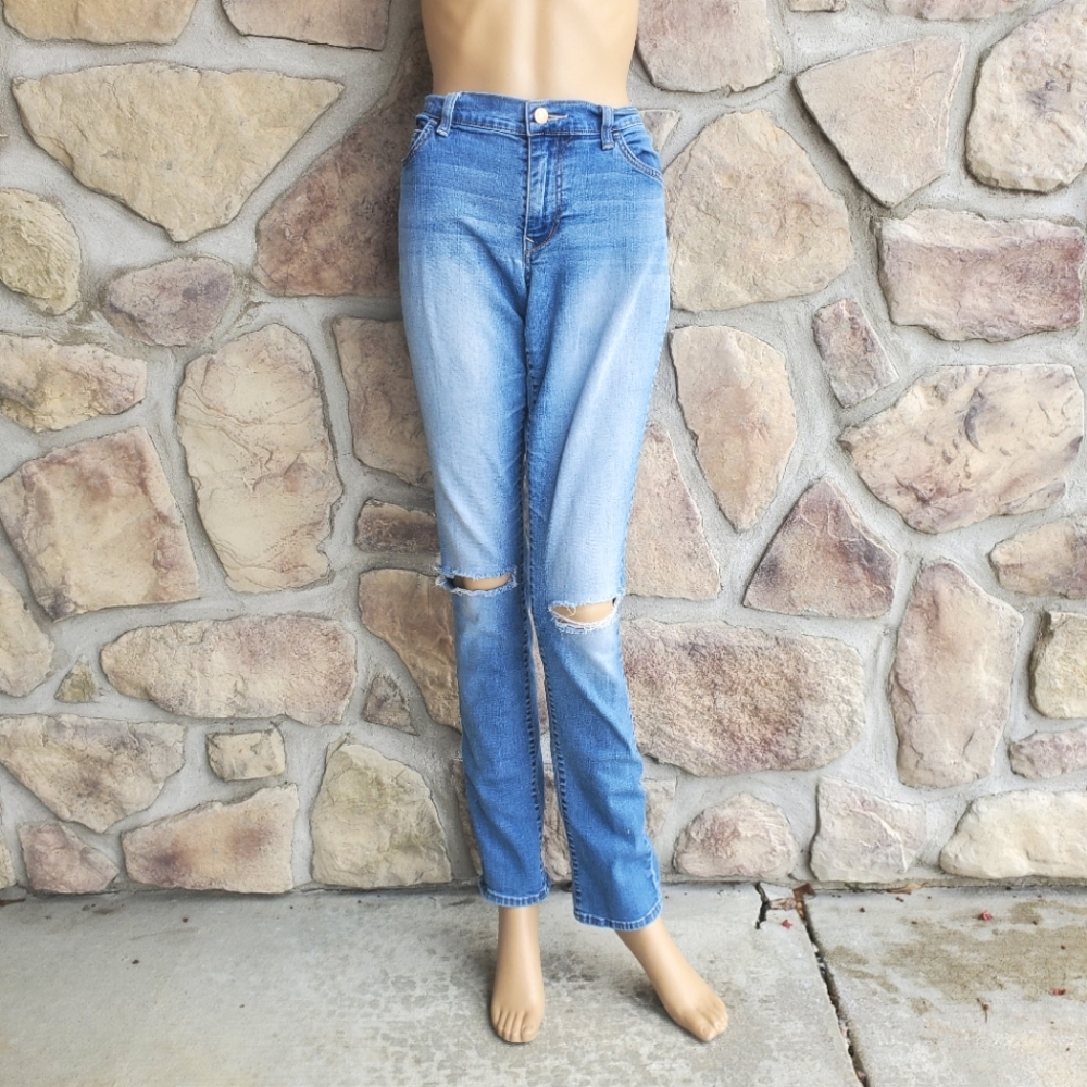 OLD NAVY | The Diva Distressed Jeans